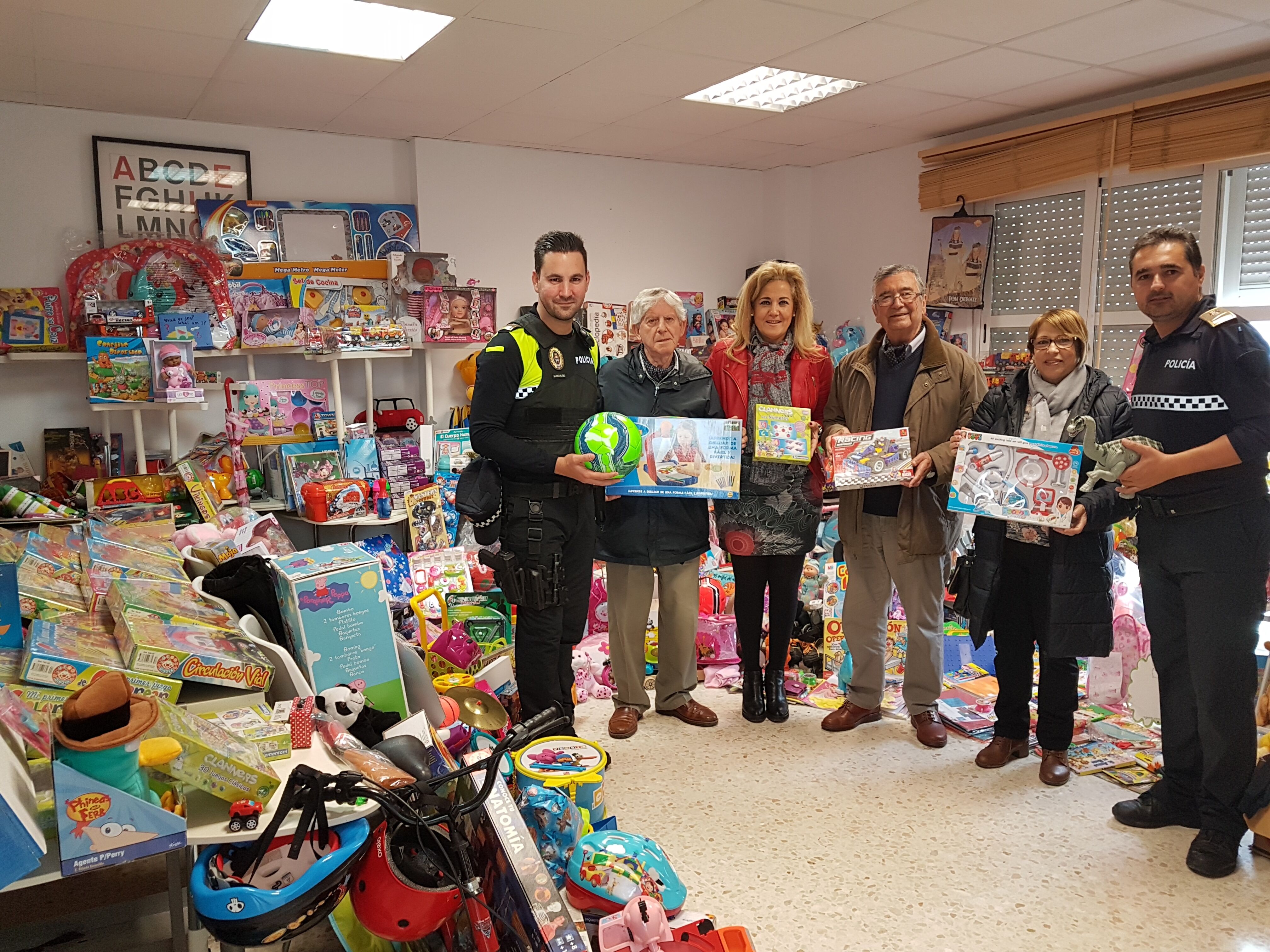 visita campaña recogida de juguetes